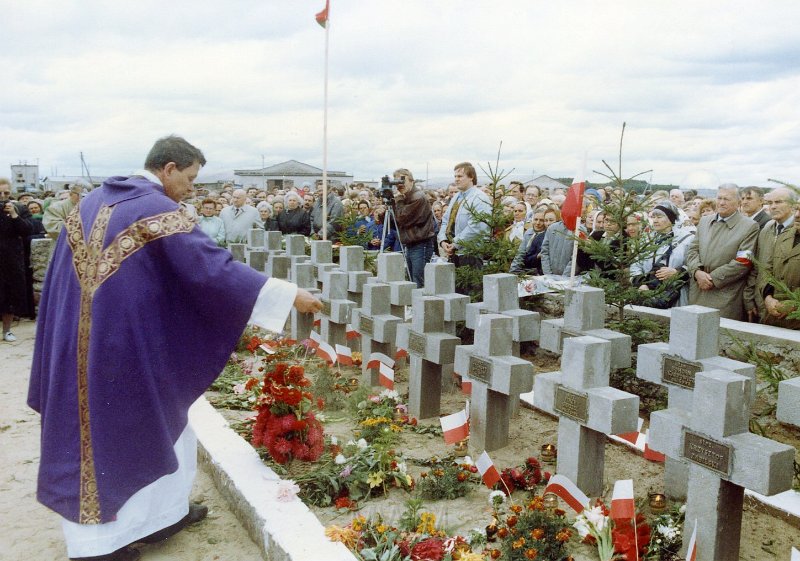 KKE 4903.jpg - Fot. Poświęcenie i otwarcie cmentarza żołnierzy AK w Surkonta - koło Lidy. Cmentarz zabitych żołnierzy AK w VIII 1944 r. przez wojska sowieckie, Surkonty – koło Lidy, 25 VIII 1991 r.